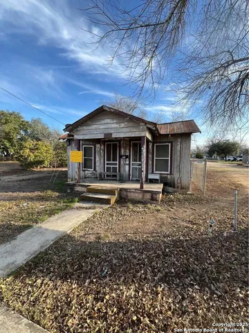 $25,000 | 1815 14th Street, Hondo, TX 78861