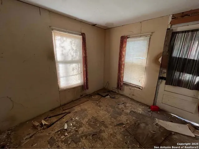 $25,000 | 1815 14th Street, Hondo, TX 78861