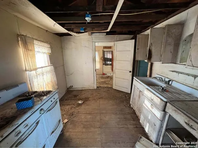 $25,000 | 1815 14th Street, Hondo, TX 78861