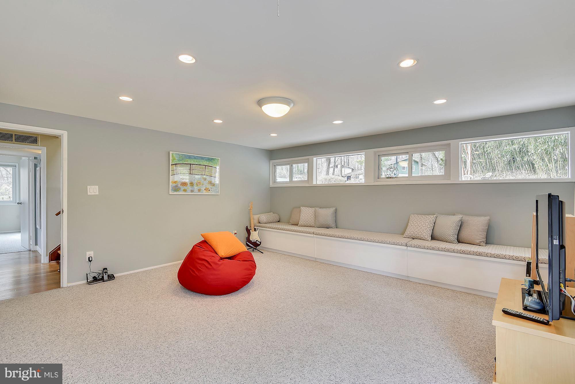 7600 Hamilton Spring Road Bethesda, MD 20817 - Photo 17 of 24 a living room with furniture a air conditioner vent and a large window