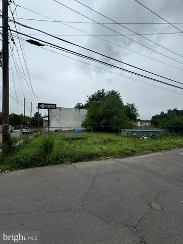 a view of a back yard of the house