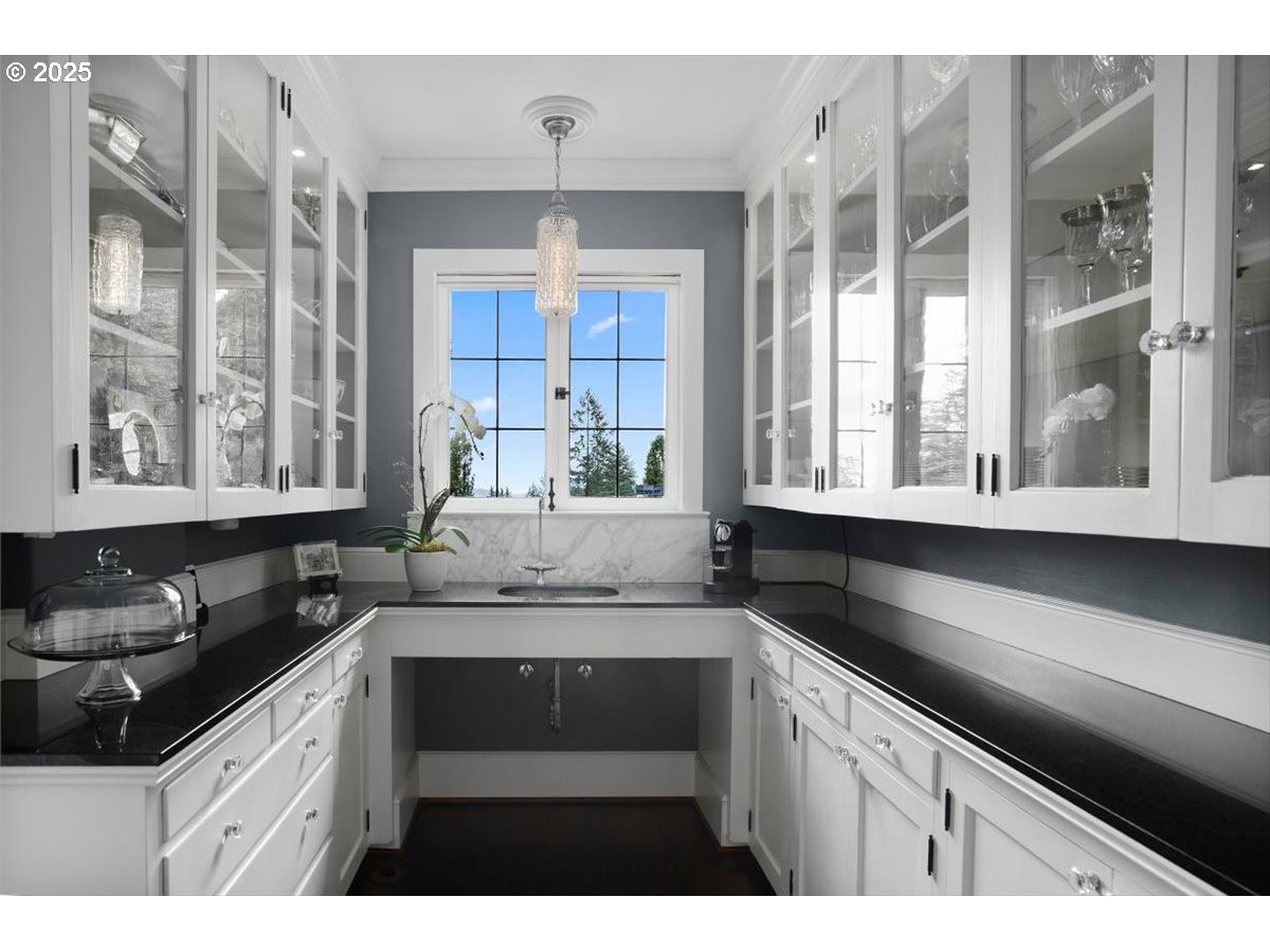2624 Southwest Talbot Road Portland, OR 97201 - Photo 23 of 48 a kitchen with a sink and a stove