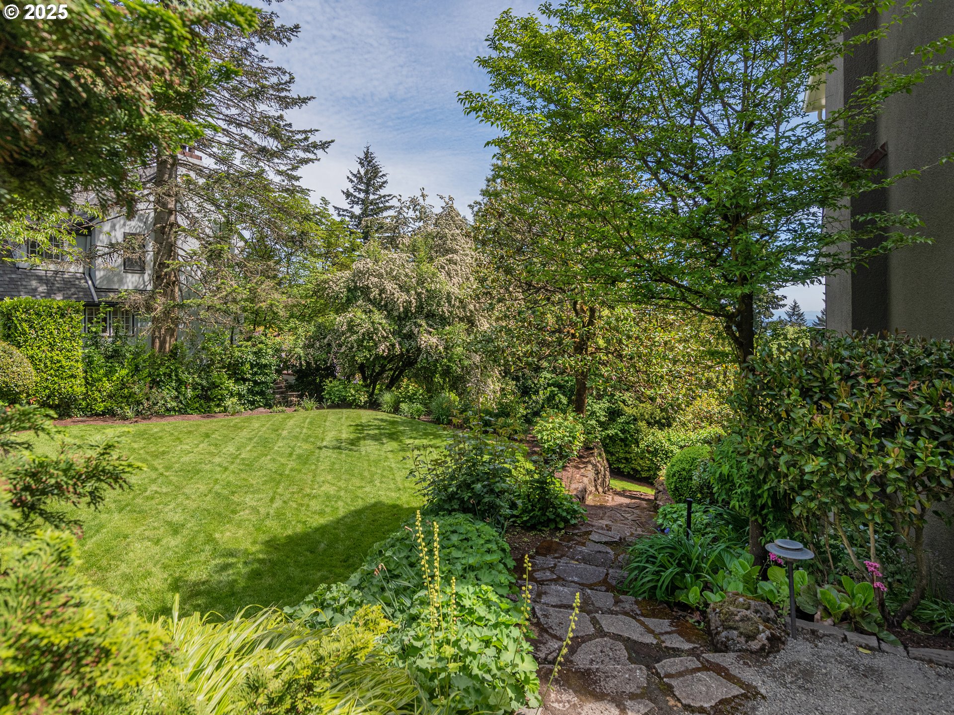 2624 Southwest Talbot Road Portland, OR 97201 - Photo 39 of 48