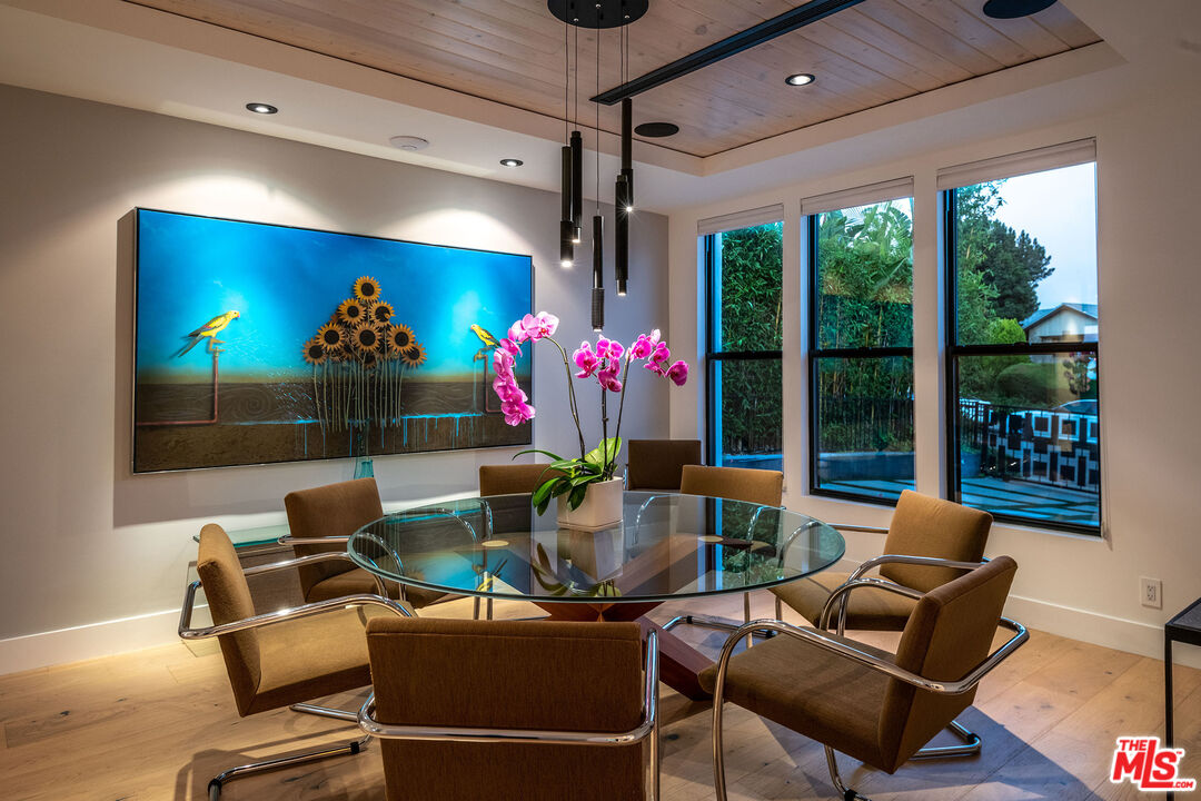 2715 Edwin Place Los Angeles, CA 90046 - Photo 19 of 52 a room with furniture and a potted plant