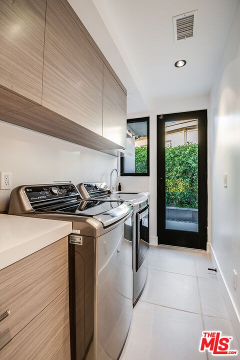 2715 Edwin Place Los Angeles, CA 90046 - Photo 32 of 52 a kitchen with a stove and a refrigerator
