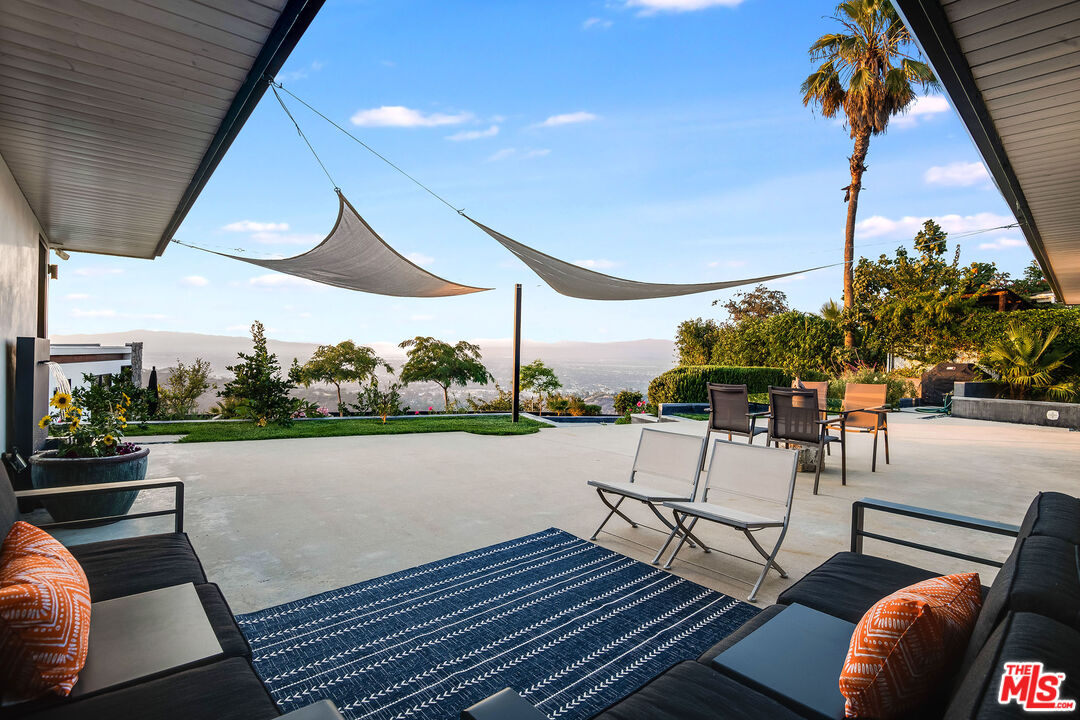 2715 Edwin Place Los Angeles, CA 90046 - Photo 36 of 52 an outdoor sitting area with furniture