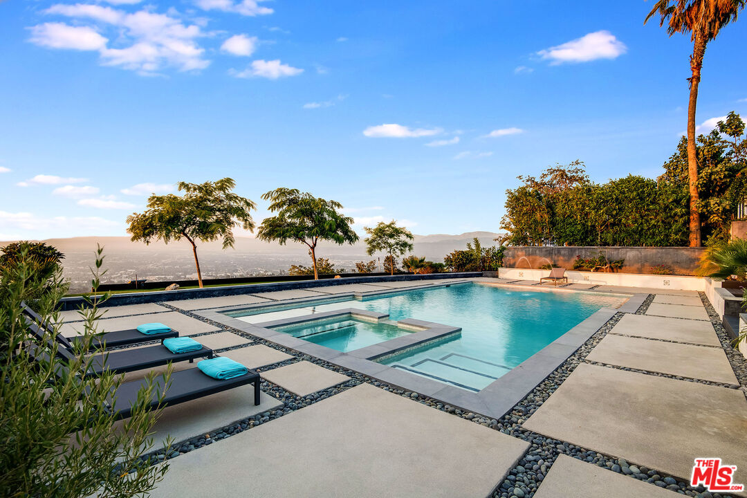 2715 Edwin Place Los Angeles, CA 90046 - Photo 47 of 52 a view of a swimming pool with a lounge chairs