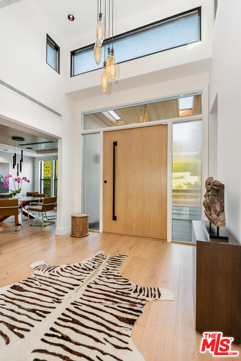 2715 Edwin Place Los Angeles, CA 90046 - Photo 7 of 52 a view of a livingroom with furniture and a ceiling fan