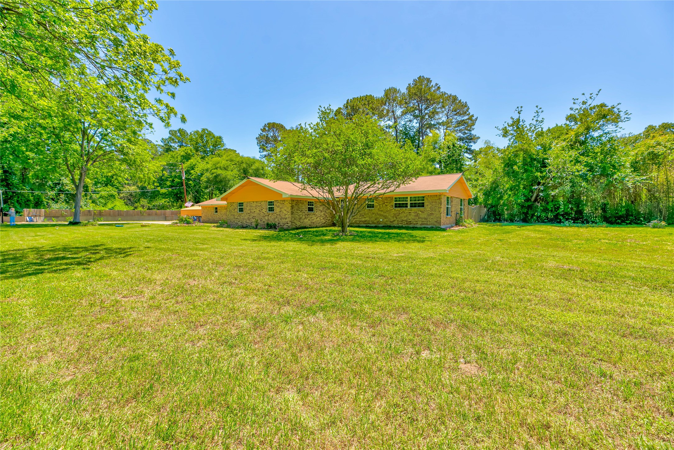 3003 Paul Knox Street Huntsville, TX 77320 - Photo 7 of 46 SIDE VIEW