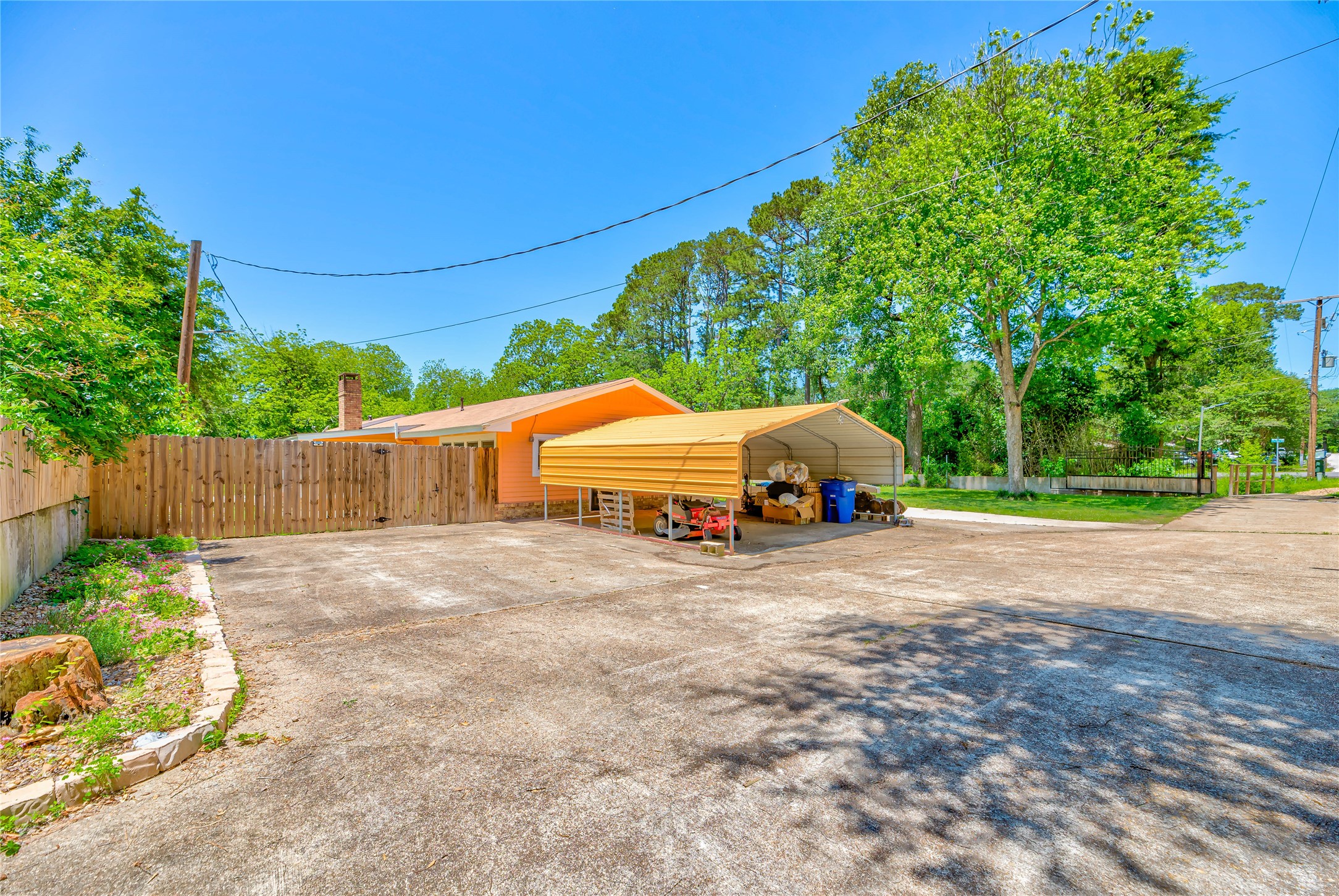 3003 Paul Knox Street Huntsville, TX 77320 - Photo 9 of 46 LOT'S OF PARKING FOR YOUR FAMILY AND FRIENDS