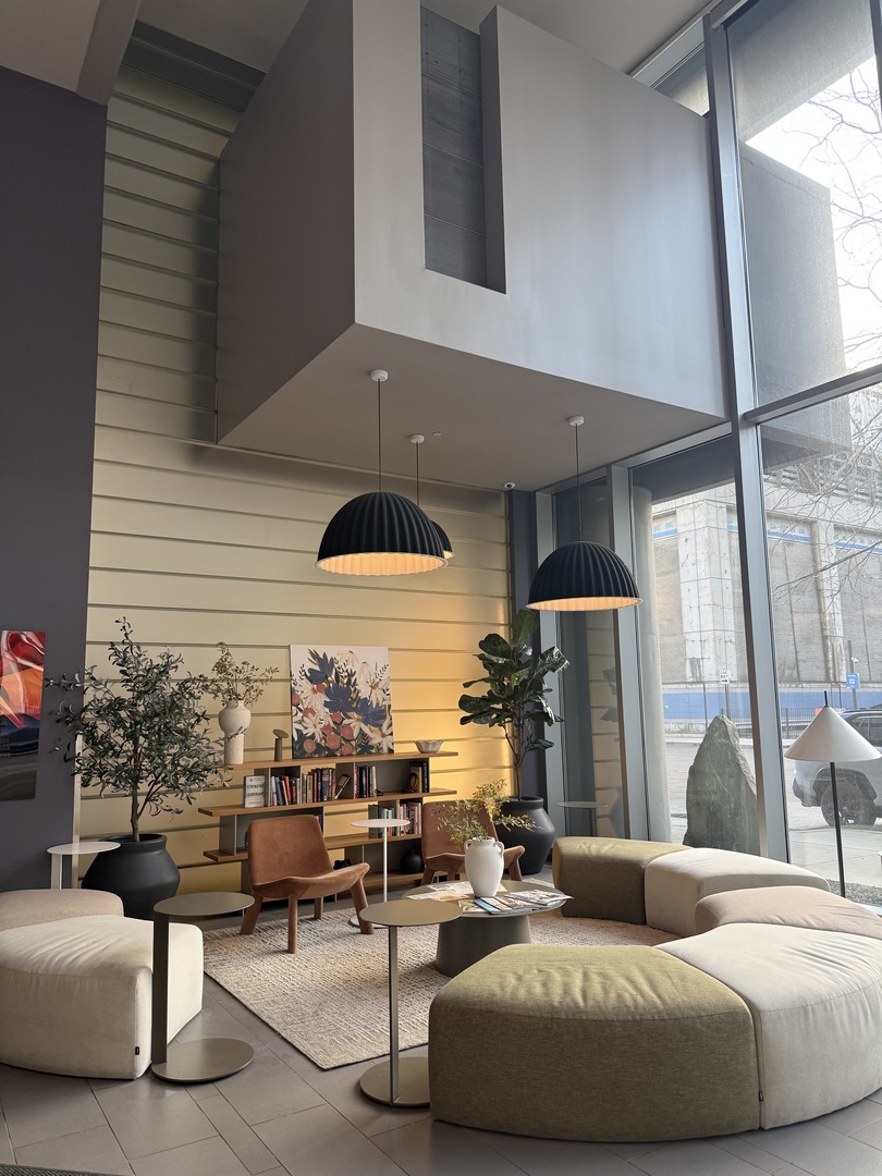 235 West Van Buren Street, Unit 3606 Chicago, IL 60607 - Photo 2 of 15