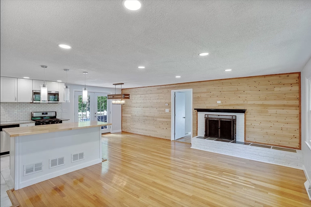 12 Joyce Road Wayland, MA 01778 - Photo 2 of 16