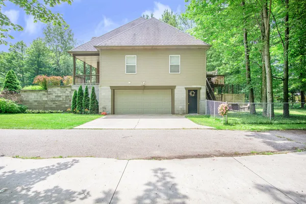 $599,000 | 18501 148th Avenue, Spring Lake, MI 49456