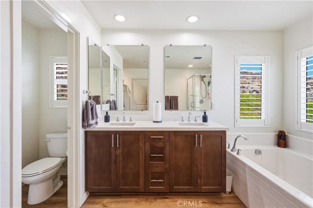 29853 White Ridge Road Winchester, CA 92596 - Photo 35 of 61 primary bath with toilet room