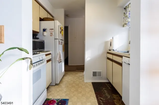 $290,000 | 101 Village Commons, Flemington, NJ 08822