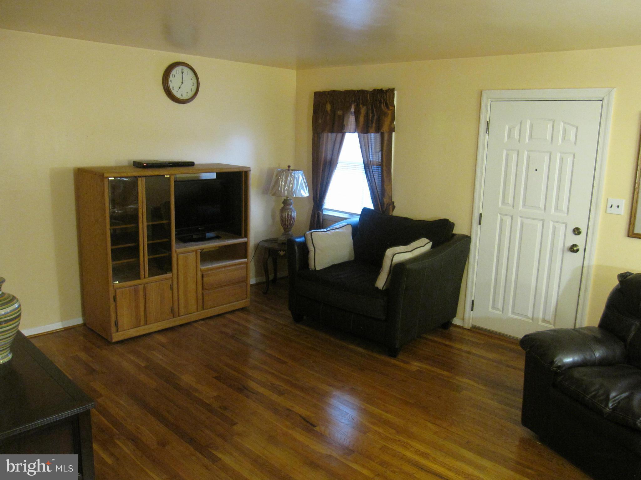 1121 Pelhamwood Road Baltimore, MD 21234 - Photo 16 of 26 Living Room
