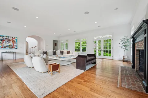 $11,995,000 | 23 Luther Drive, Water Mill, NY 11976