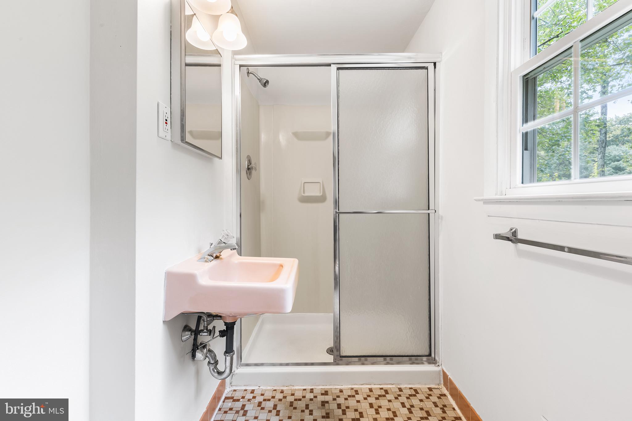 110 County Line Road Lansdale, PA 19446 - Photo 20 of 34 Primary Ensuite