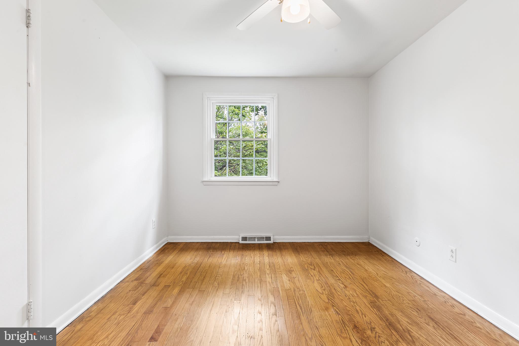 110 County Line Road Lansdale, PA 19446 - Photo 23 of 34 Third Bedroom