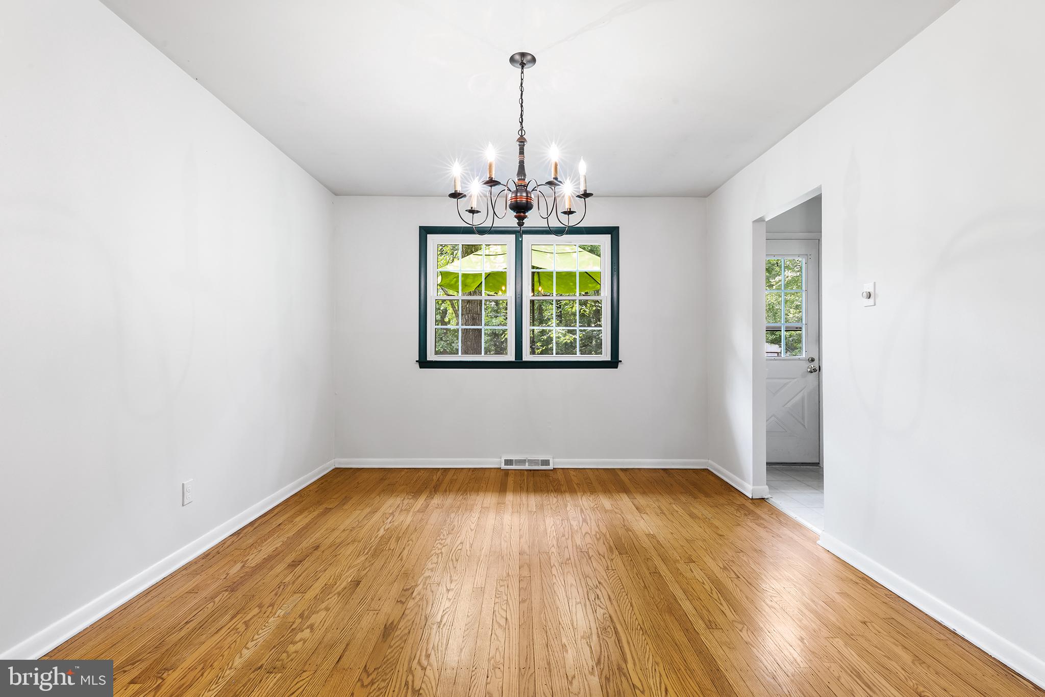 110 County Line Road Lansdale, PA 19446 - Photo 8 of 34 Dining room off kitchen