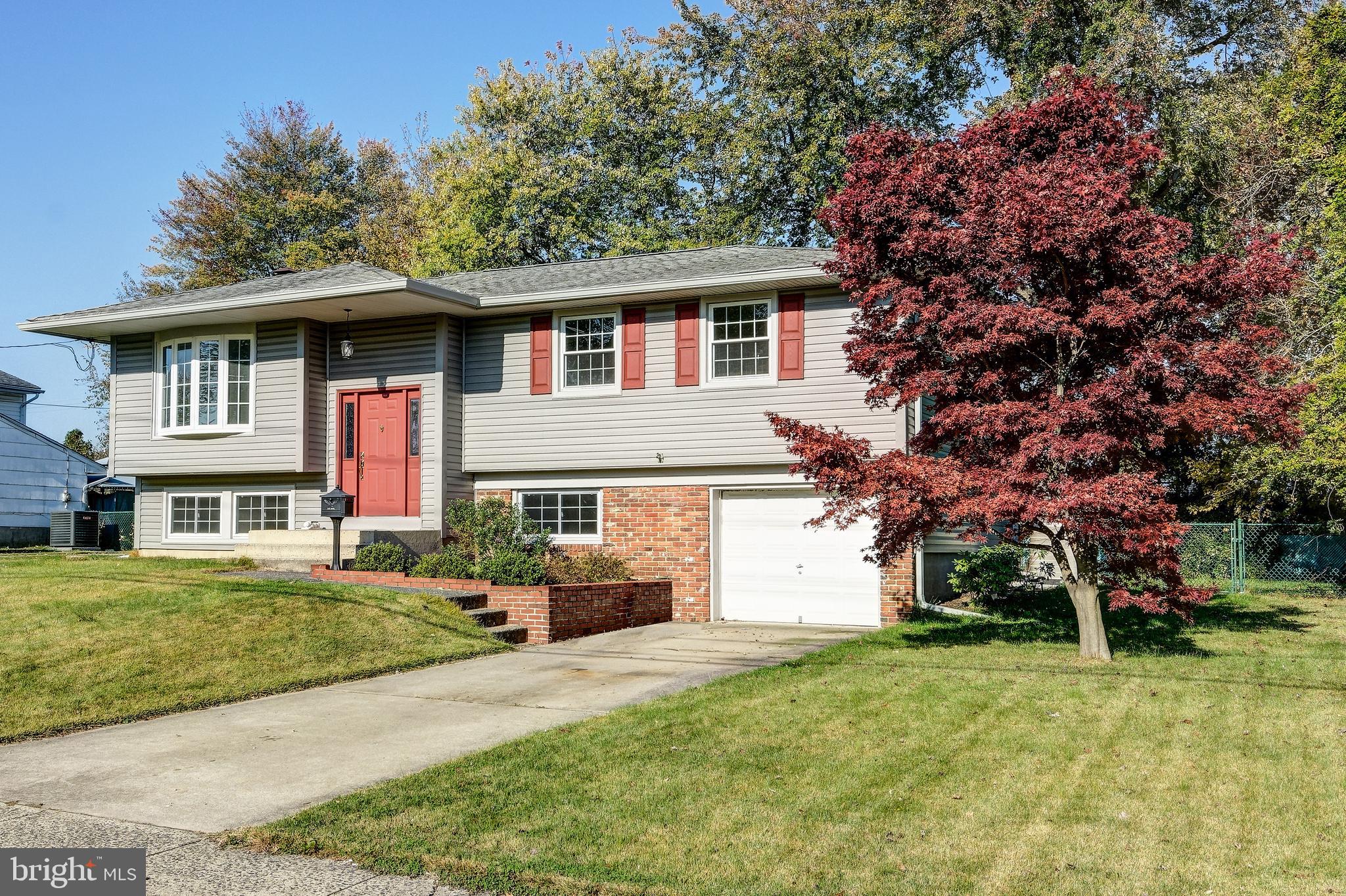 33 Rutgers Drive Delran, NJ 08075 - Photo 2 of 34 The Curb Appeal Strikes Your Interest