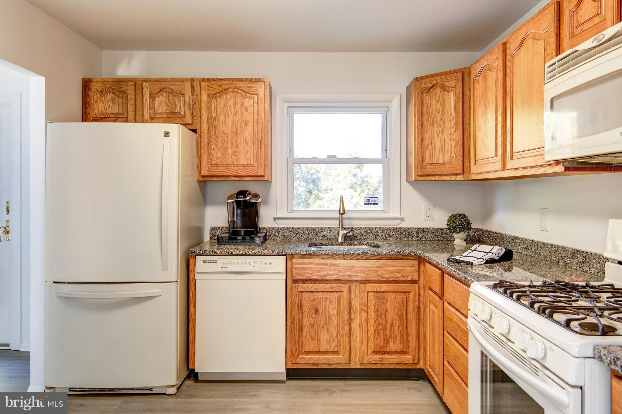 33 Rutgers Drive Delran, NJ 08075 - Photo 12 of 34 Renovated Kitchen