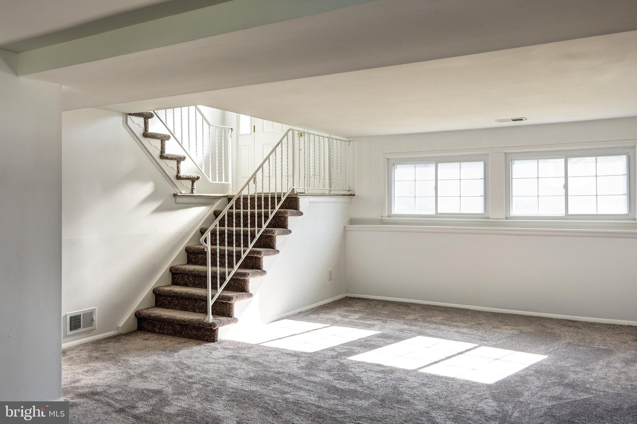 33 Rutgers Drive Delran, NJ 08075 - Photo 25 of 34 Lower Level Great Room w/Newer Carpet