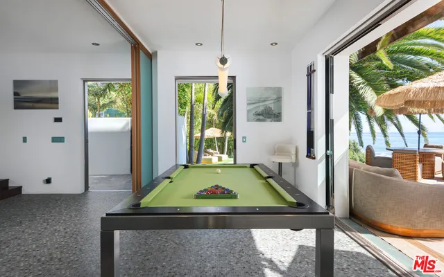 a view of entryway and hall