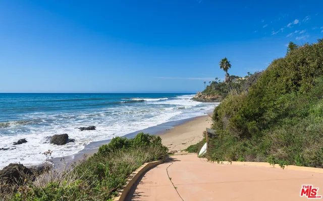a view of ocean view with large space