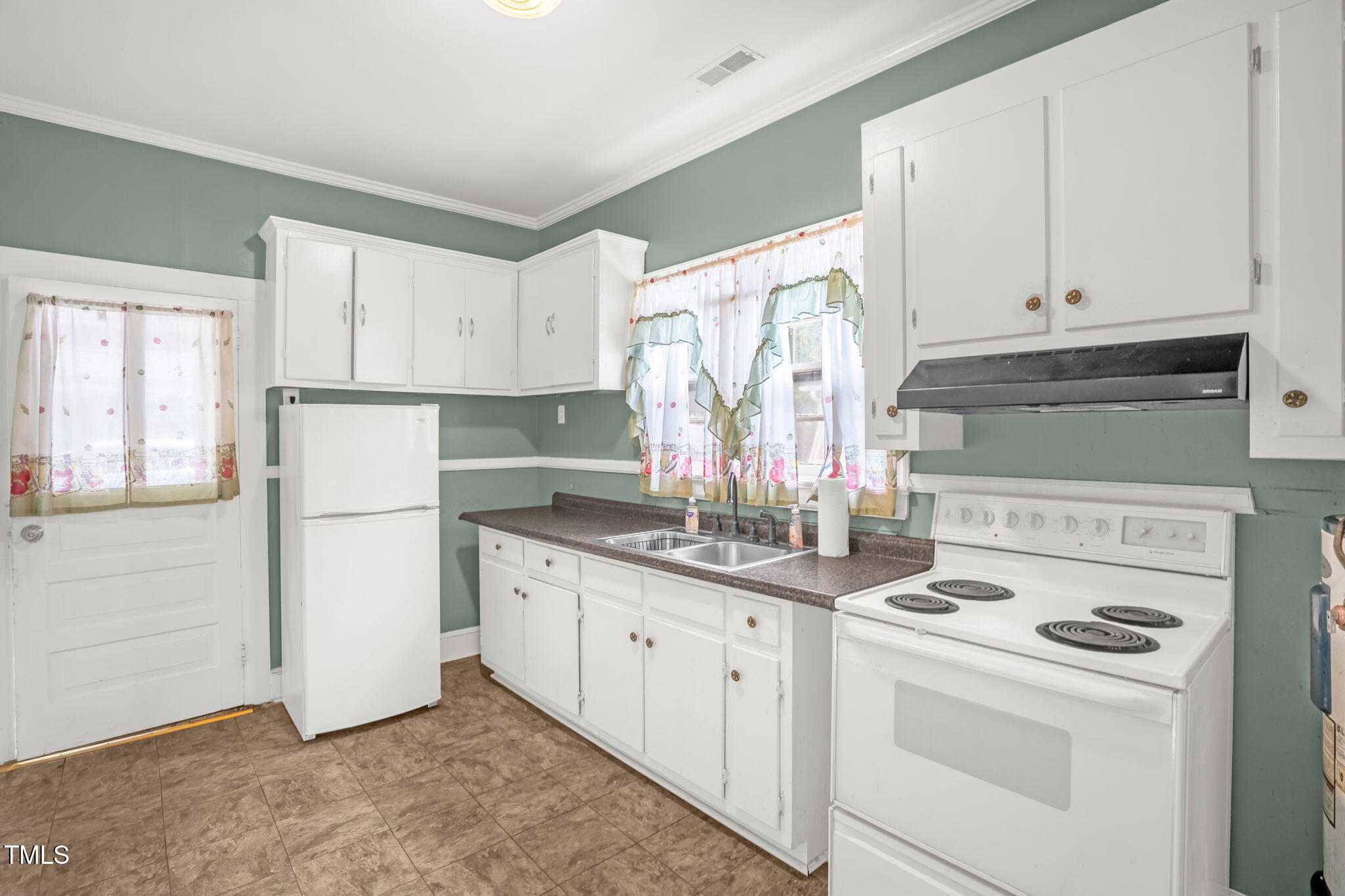 907 Morehead Avenue Durham, NC 27707 - Photo 13 of 32 13-web-or-mls-905 Morehead Abve-13