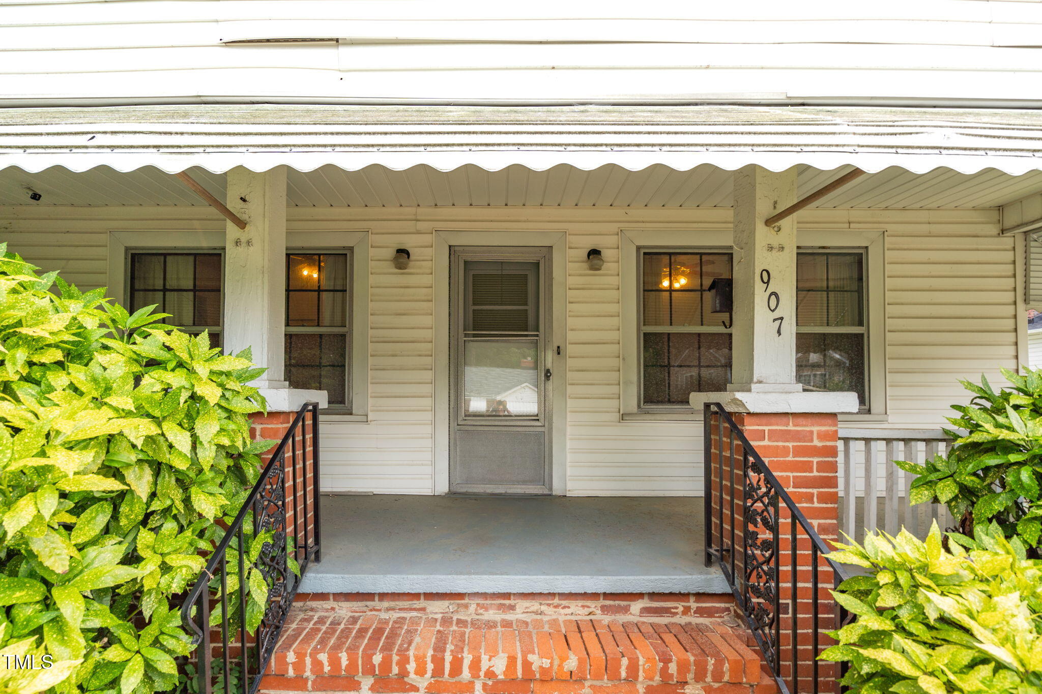 907 Morehead Avenue Durham, NC 27707 - Photo 4 of 32 4-web-or-mls-905 Morehead Abve-4