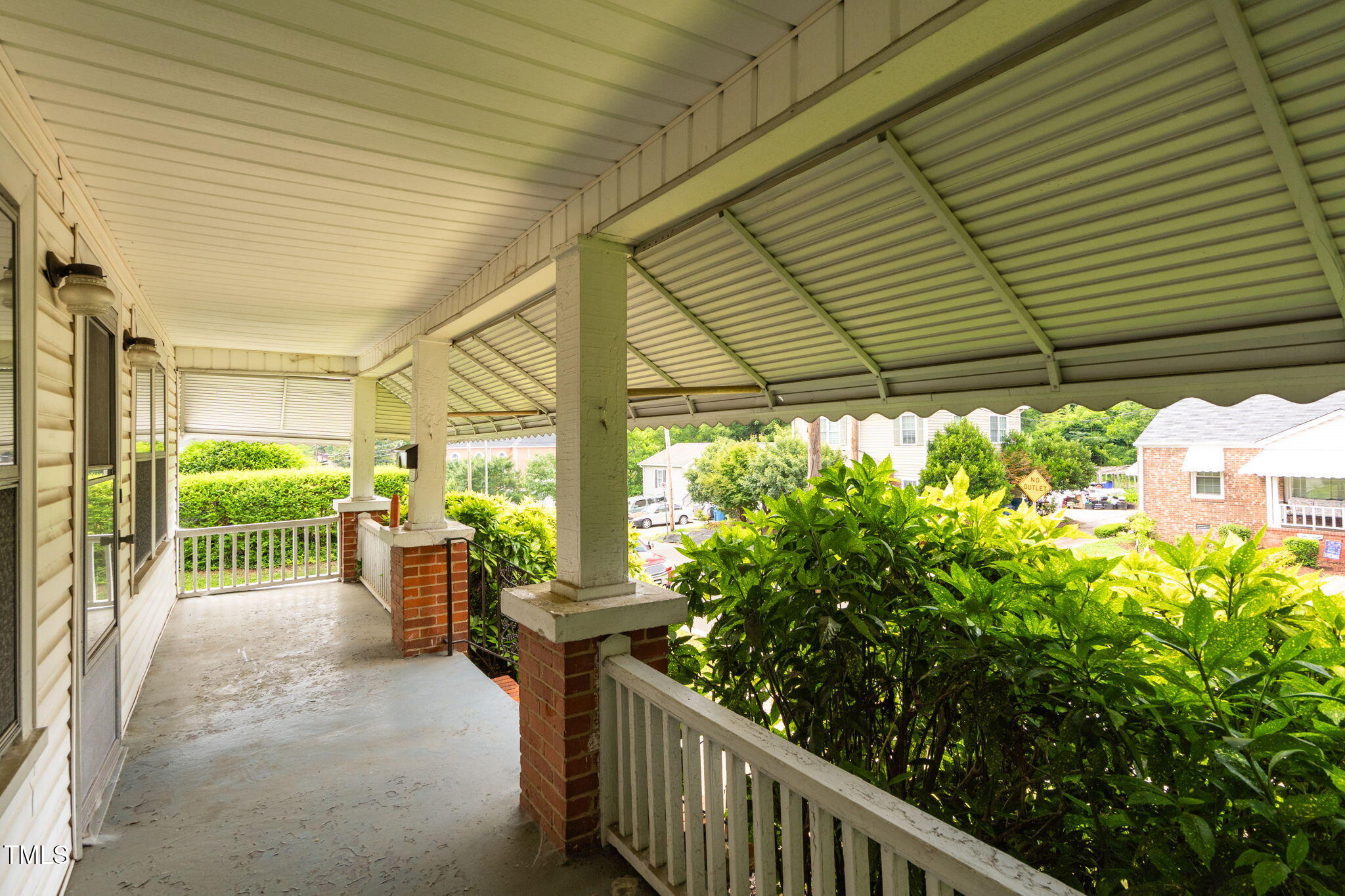 907 Morehead Avenue Durham, NC 27707 - Photo 5 of 32 5-web-or-mls-905 Morehead Abve-5