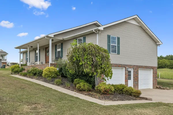 $415,000 | 221 East Main Street, Gordonsville, TN 38563