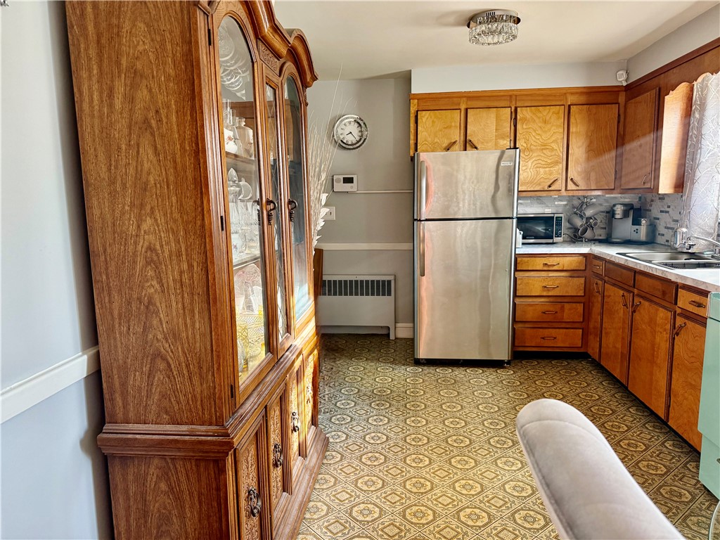 327 Rhode Island Avenue Pawtucket, RI 02860 - Photo 8 of 27