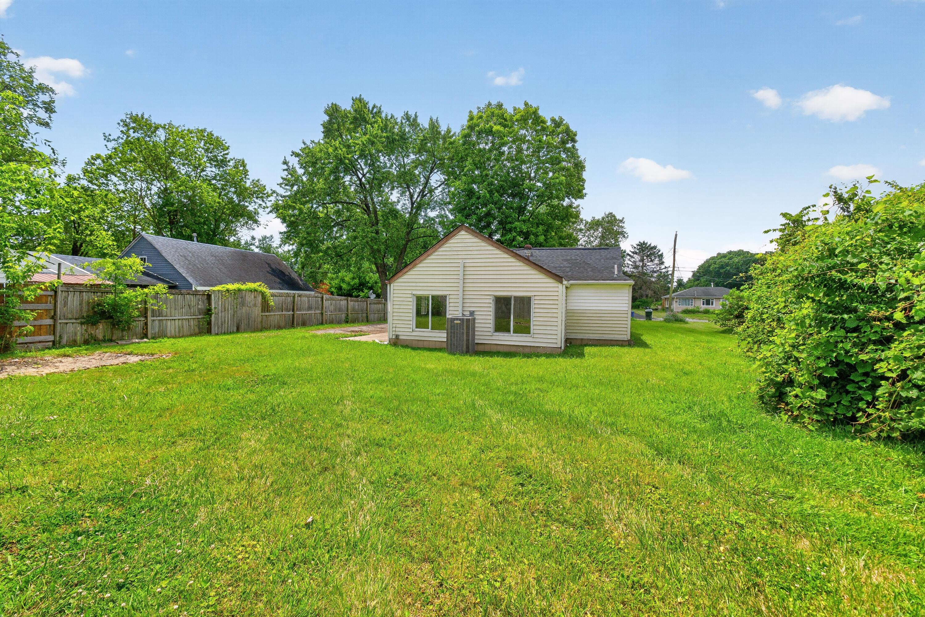 1678 Dewberry Road Columbus, OH 43207 - Photo 33 of 39 1678 Dewberry (Exterior)-8
