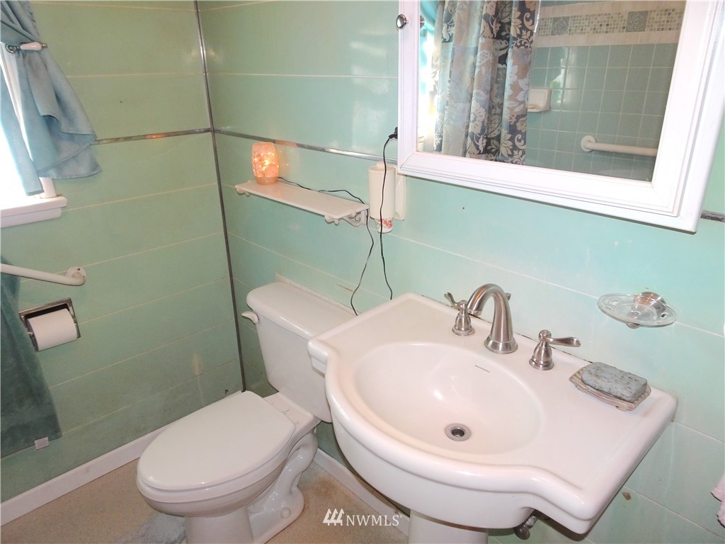 1486 Retsil Road Southeast Port Orchard, WA 98366 - Photo 12 of 38 Gallery Image 12