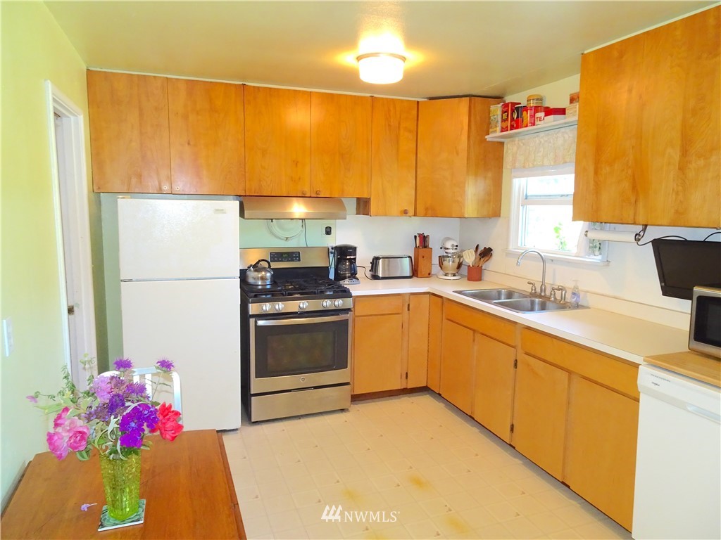 1486 Retsil Road Southeast Port Orchard, WA 98366 - Photo 8 of 38 Gallery Image 8