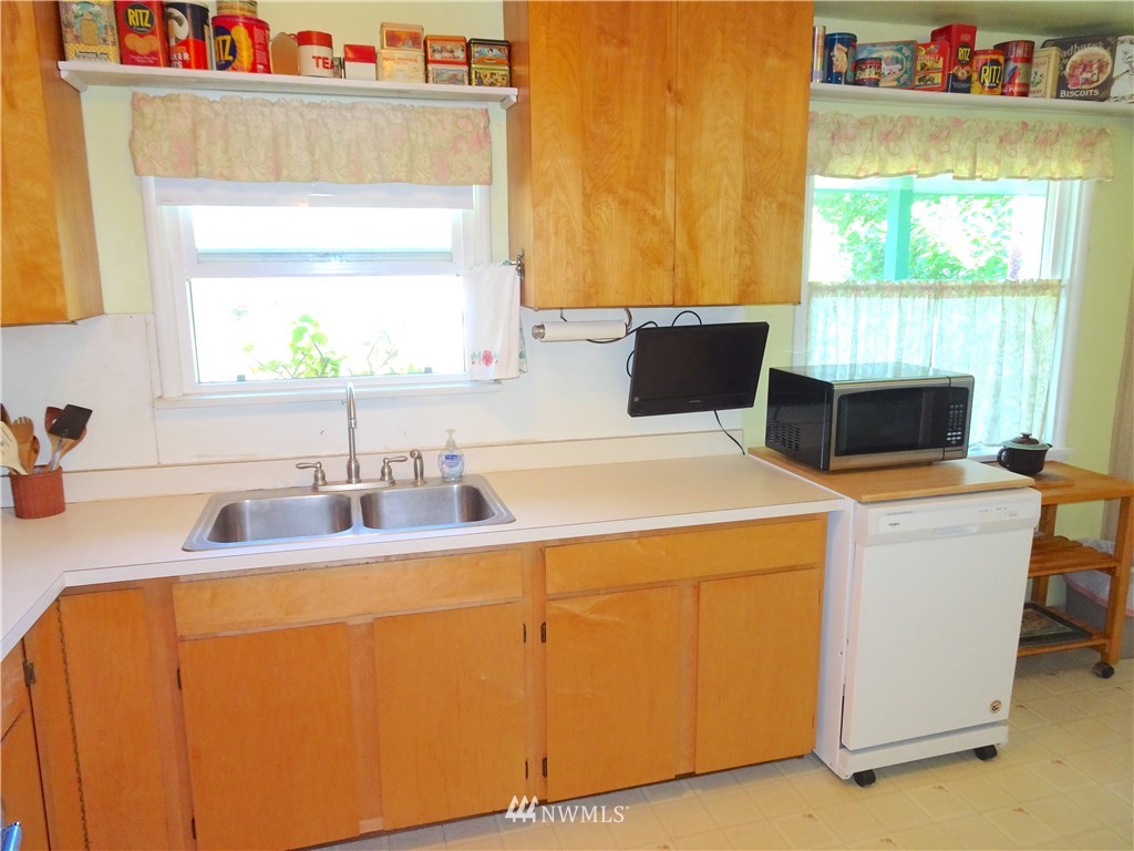 1486 Retsil Road Southeast Port Orchard, WA 98366 - Photo 9 of 38 Gallery Image 9