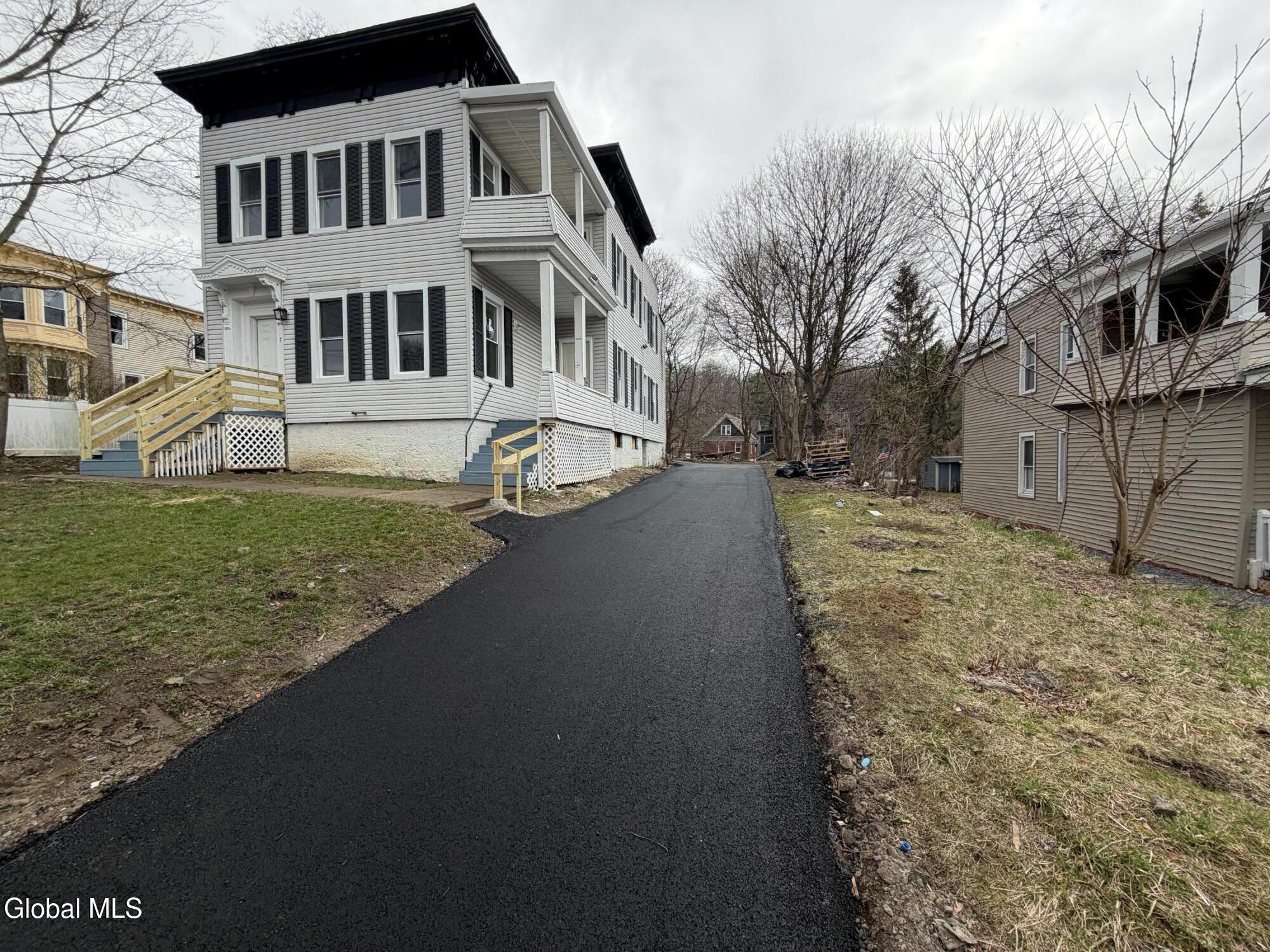 7 Hewitt Street, Unit DOWN Amsterdam, NY 12010 - Photo 2 of 12 IMG_3976