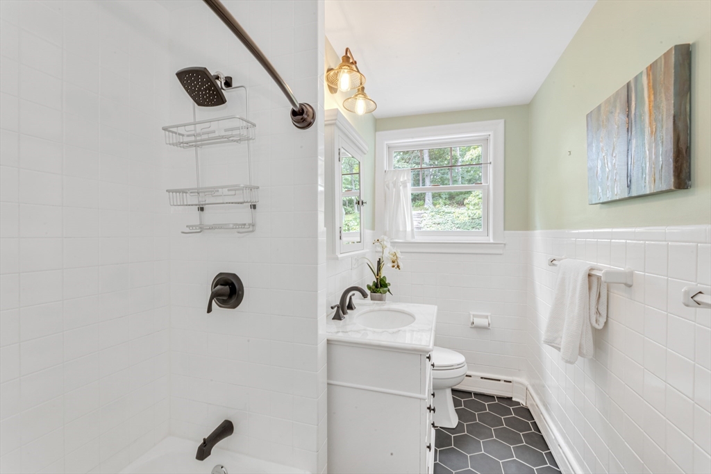 69 Hackensack Road Chestnut Hill, MA 02467 - Photo 17 of 38