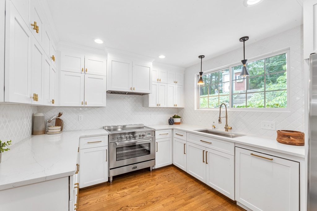 69 Hackensack Road Chestnut Hill, MA 02467 - Photo 3 of 38