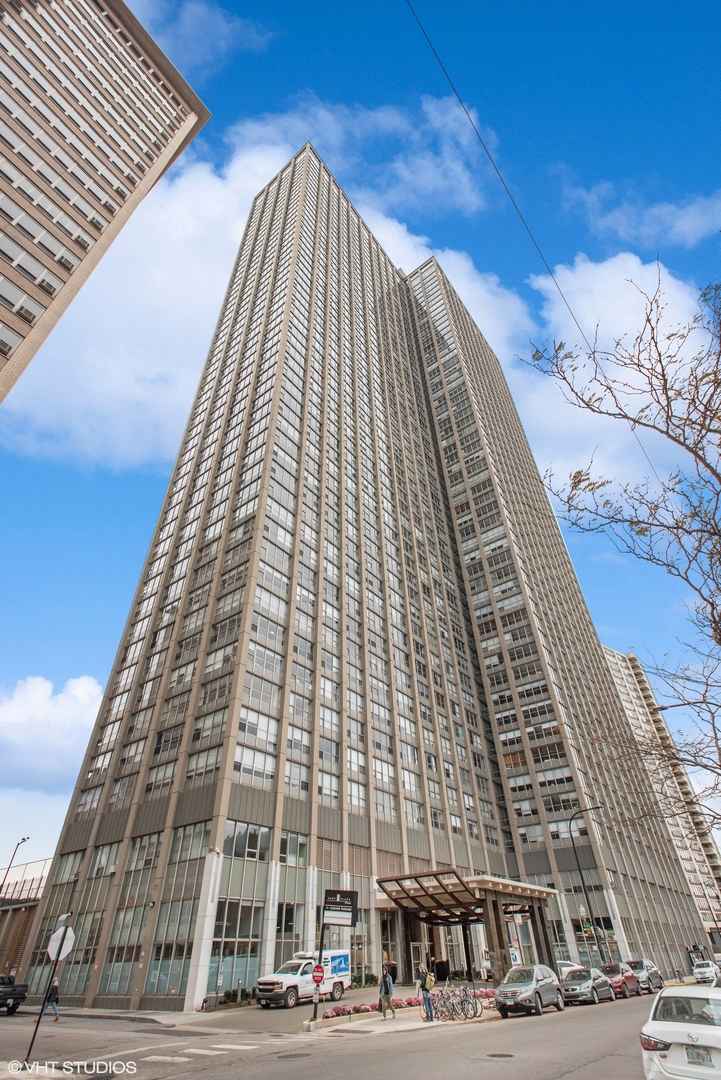 655 West Irving Park Road, Unit 5101 Chicago, IL 60613 - Photo 1 of 27