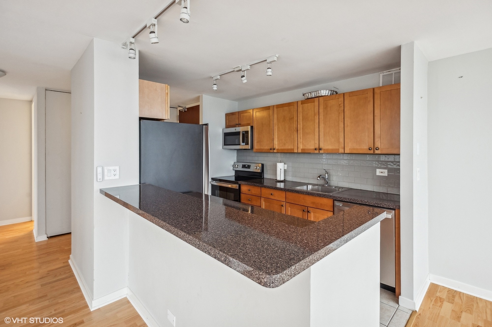 655 West Irving Park Road, Unit 5101 Chicago, IL 60613 - Photo 7 of 27