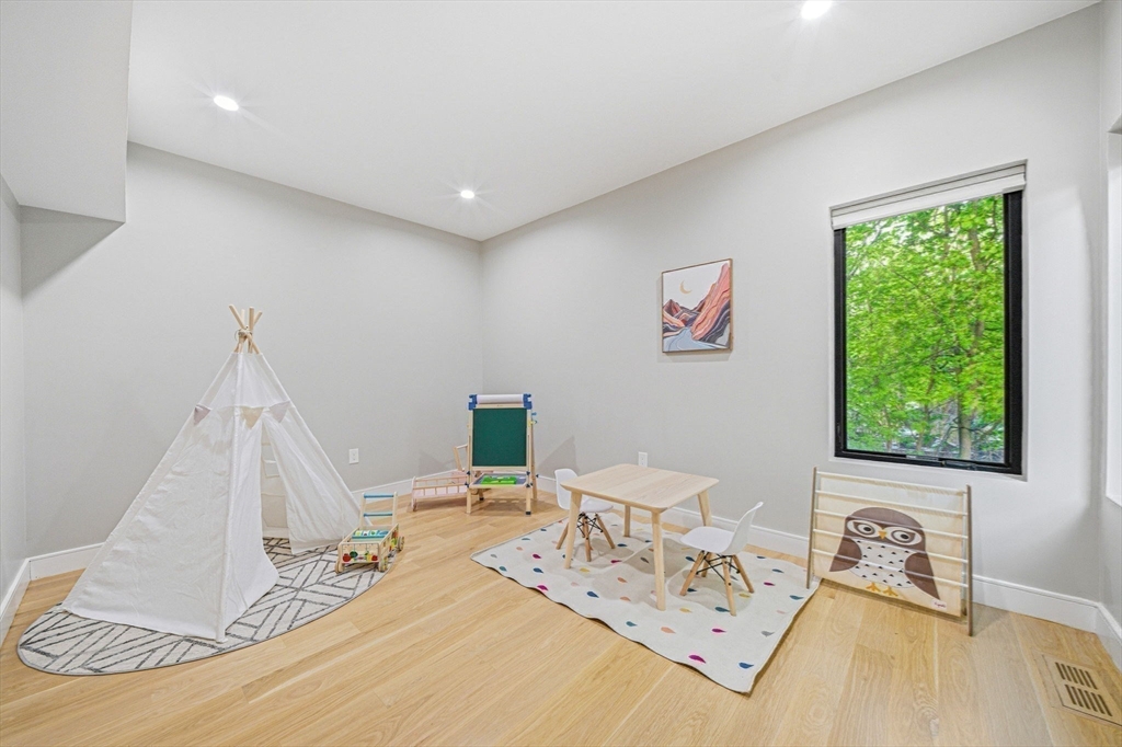 284 Webster Street Newton, MA 02466 - Photo 13 of 42