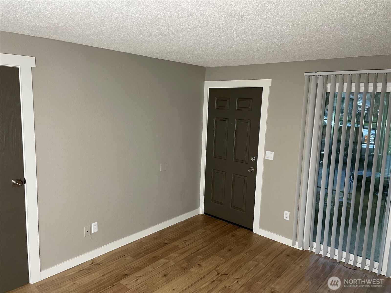 517 Burnett Avenue South, Unit 1 Renton, WA 98057 - Photo 11 of 19