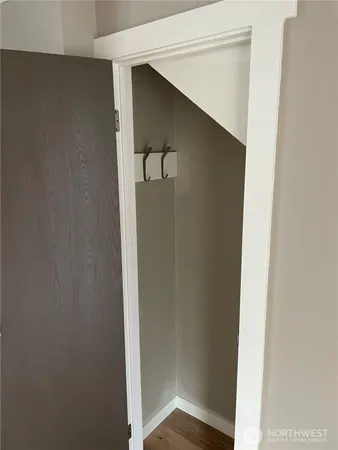 $1,500 | 517 Burnett Avenue South, Unit 1, Renton, WA 98057