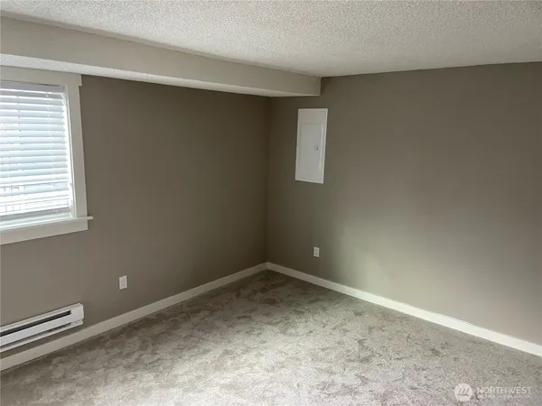 $1,500 | 517 Burnett Avenue South, Unit 1, Renton, WA 98057