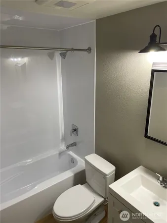 $1,500 | 517 Burnett Avenue South, Unit 1, Renton, WA 98057