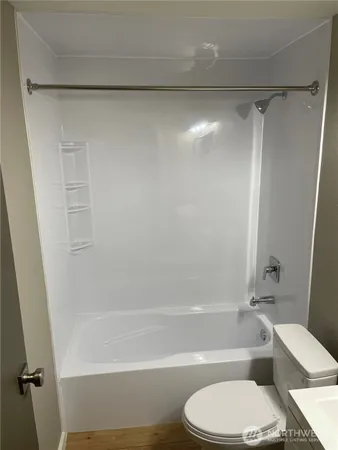 $1,500 | 517 Burnett Avenue South, Unit 1, Renton, WA 98057