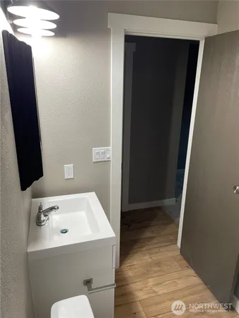 $1,500 | 517 Burnett Avenue South, Unit 1, Renton, WA 98057